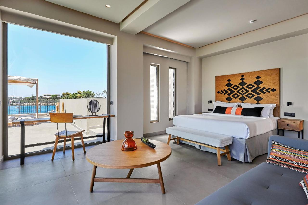Castello Infinity Suites - Adults Only อาเยีย เปลาเยีย ภายนอก รูปภาพ